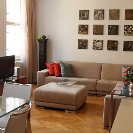 Spacious Elegance In The Heart Of Old Town 프라하 외부 사진