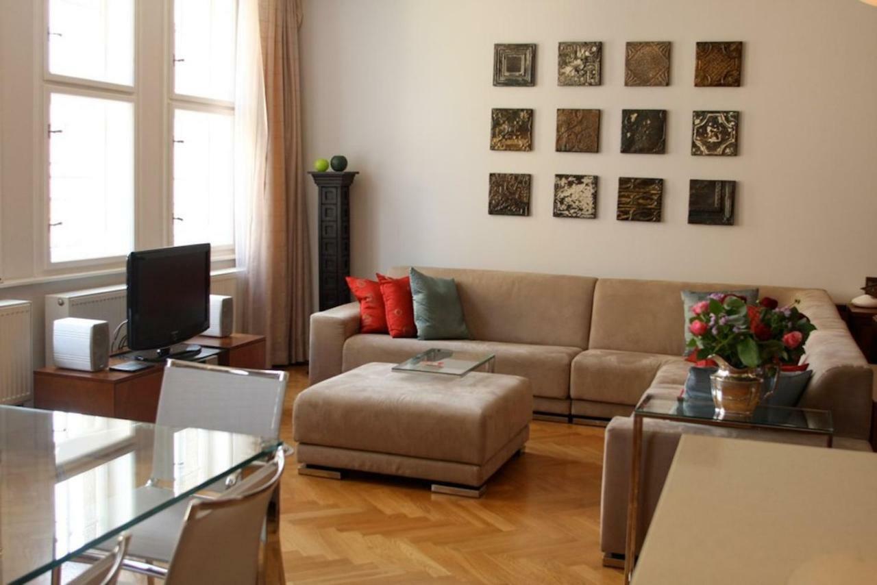 Spacious Elegance In The Heart Of Old Town 프라하 외부 사진