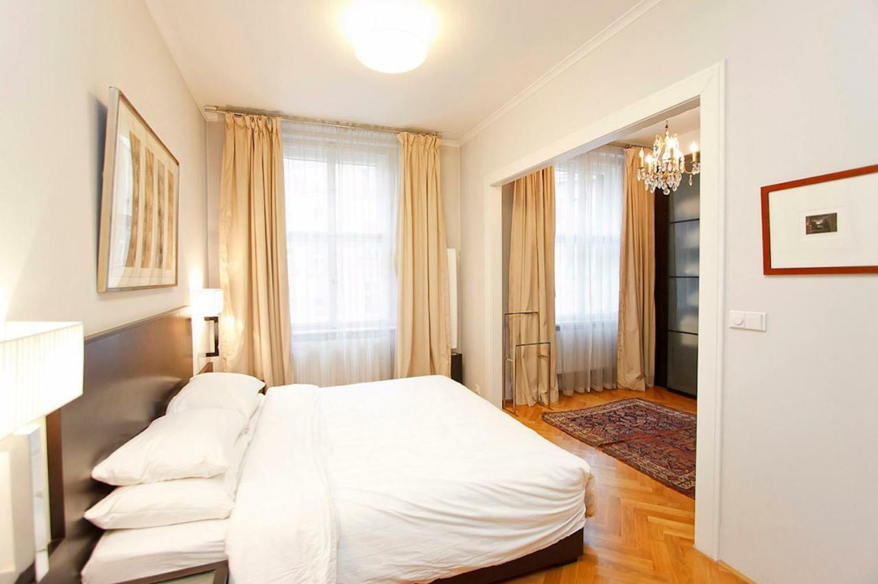 Spacious Elegance In The Heart Of Old Town 프라하 외부 사진