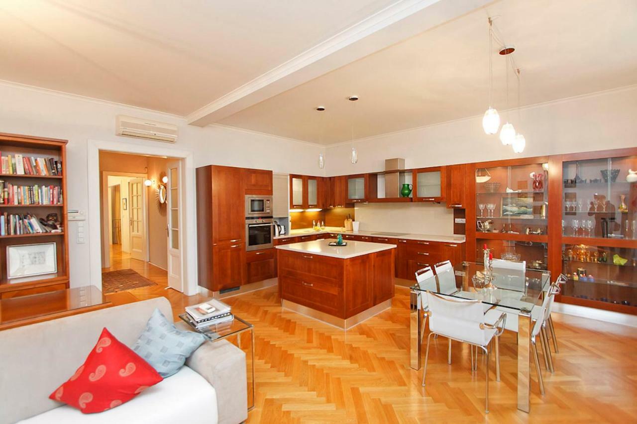 Spacious Elegance In The Heart Of Old Town 프라하 외부 사진